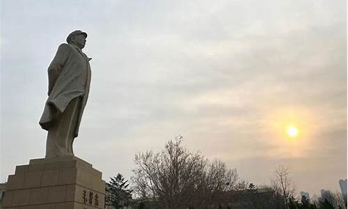 朝晖夕阴气象万千是对偶句吗_朝晖夕阴气象万千是对偶句吗怎么写